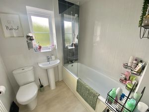 Family Bathroom/WC- click for photo gallery